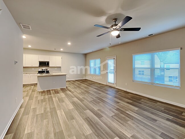 Photo - 373 Winston Cir