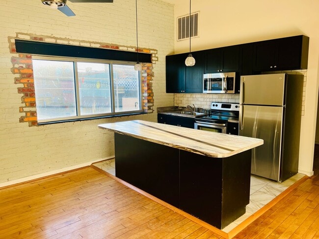 Photo - 308 N Laurel St Unidad Apt B