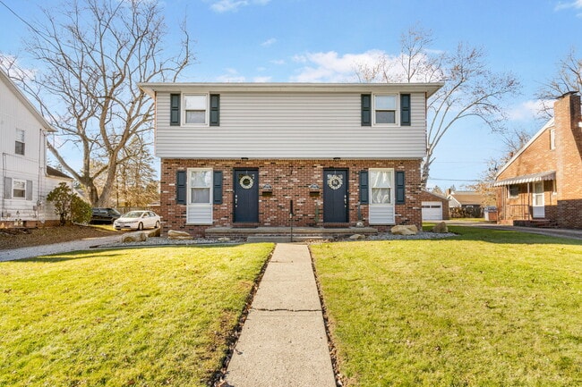 Building Photo - 2601 S Seneca Ave