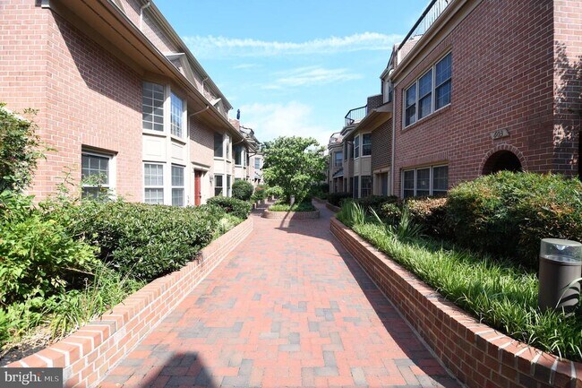 Building Photo - 601 N Tazewell St