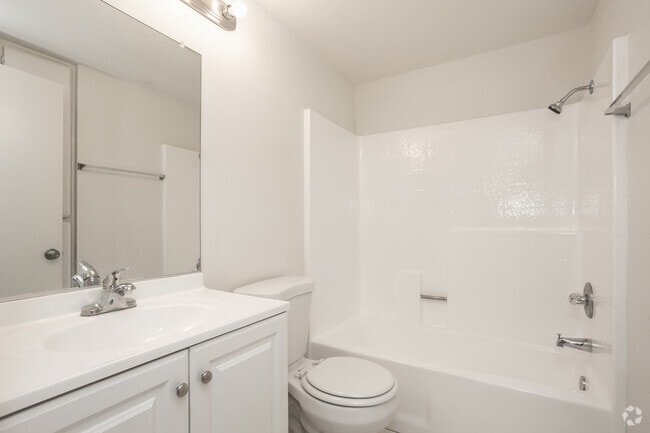 2BR, 2BA - 900SF - Second Bathroom