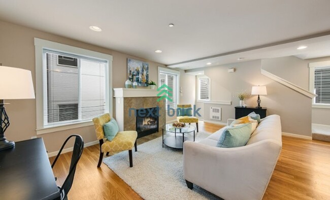 Spacious 2-Bed, 2.5-Bath Townhome Availabl... - Spacious 2-Bed, 2.5-Bath Townhome Availabl...