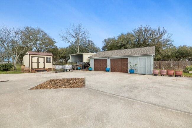 Building Photo - 12734 Tri City Beach Rd Rental