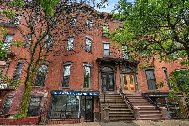 Photo - 668 Tremont St