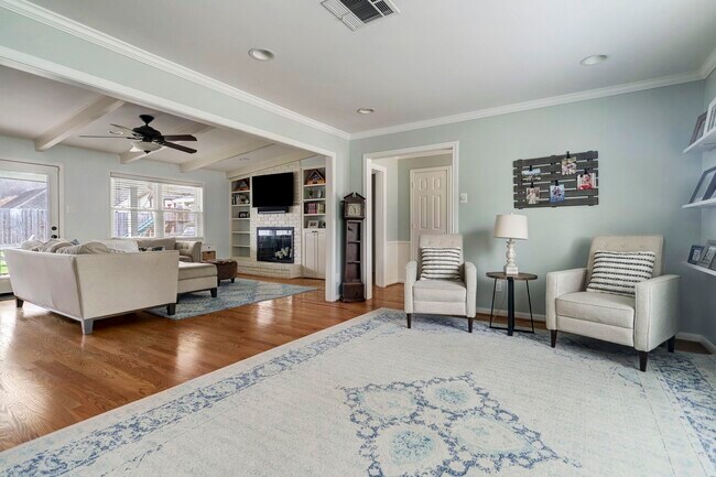 Photo - 12318 Woodthorpe Ln