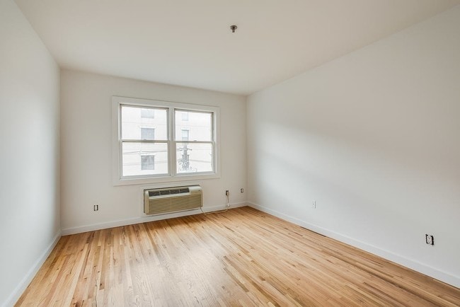 Photo - 204 Grand St Unit 2E