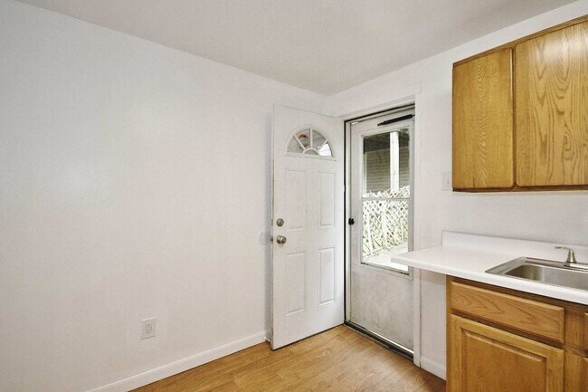 Photo - 1423 Ridge Ave Unit 1429 Beech