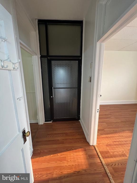 Building Photo - 7979 Oxford Ave Unit SECOND FLOOR