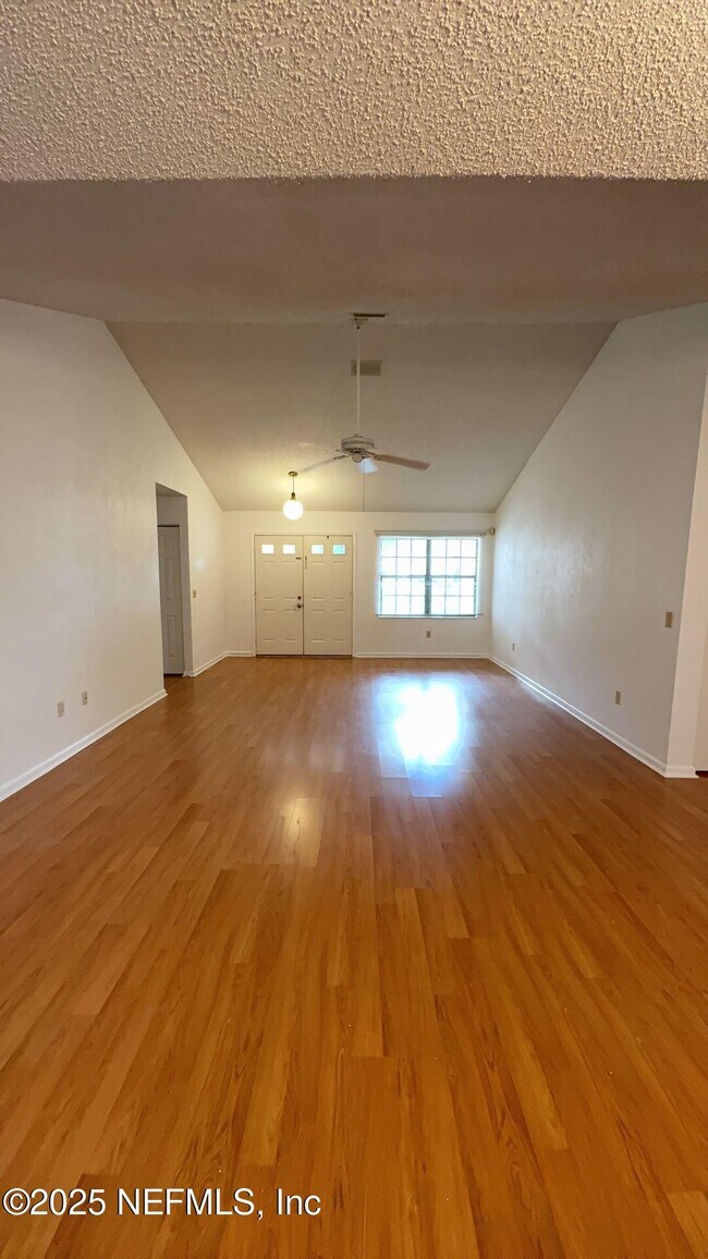 Photo - 18 Warren Pl