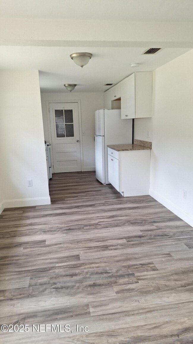 Photo - 9043 8th Ave