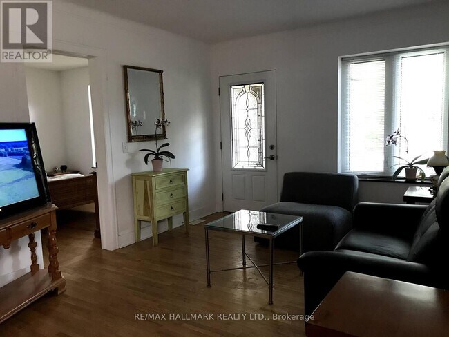 Photo - 124 Sandown Ave