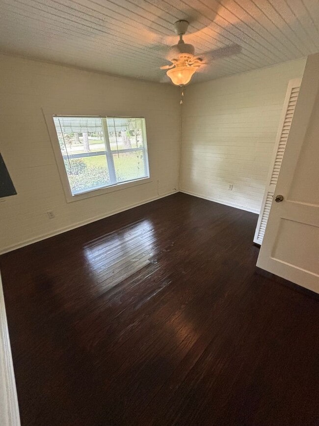 Photo - Charming 3 Bedroom Home with Rustic Farmho...