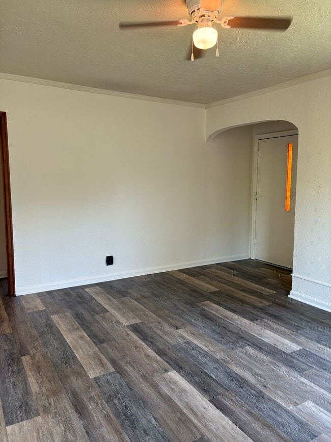 Photo - 2BR Pet-Friendly Home w/ Fenced Yard