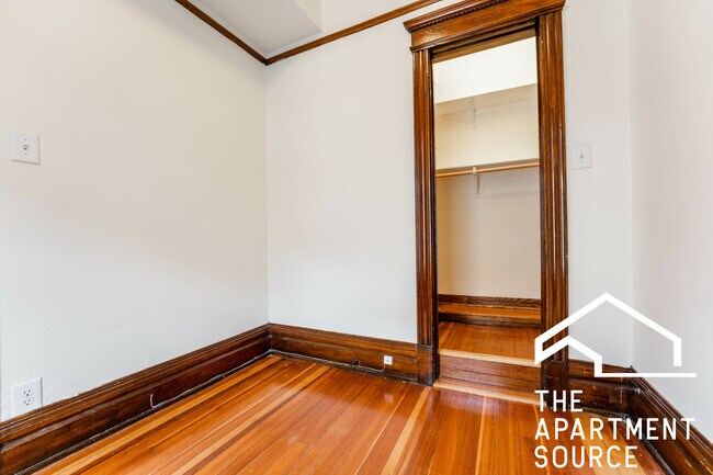 Photo - 851 W Wellington Ave Unit 1