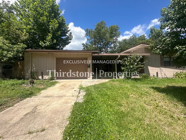Building Photo - 1038 La Marche Dr