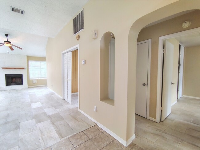 Photo - 4407 Waterfall Way