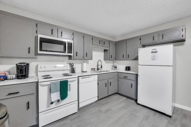 Photo - 4805 Rainbow Cir Unit Apt 1