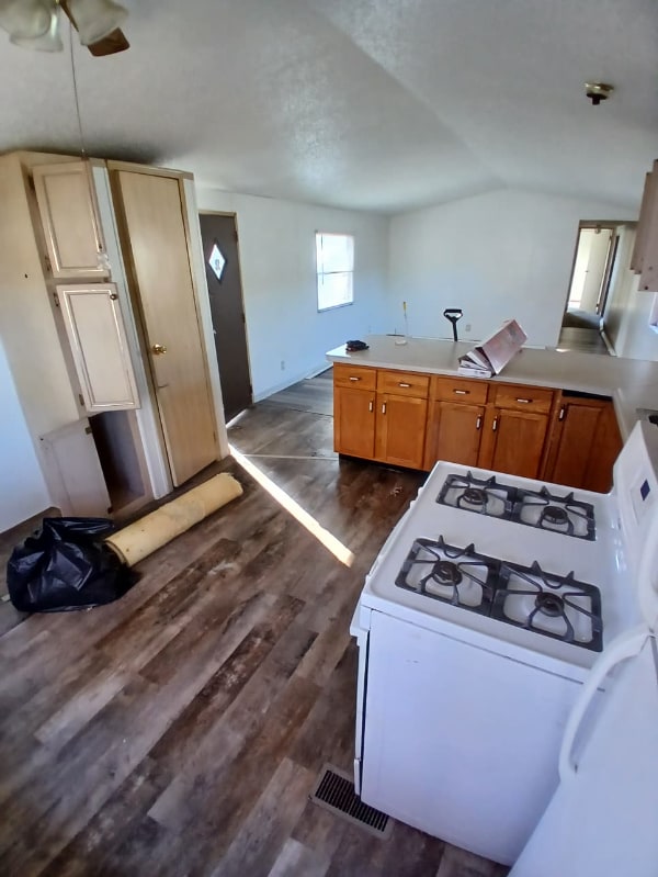 Photo - 905 W 37th Ave