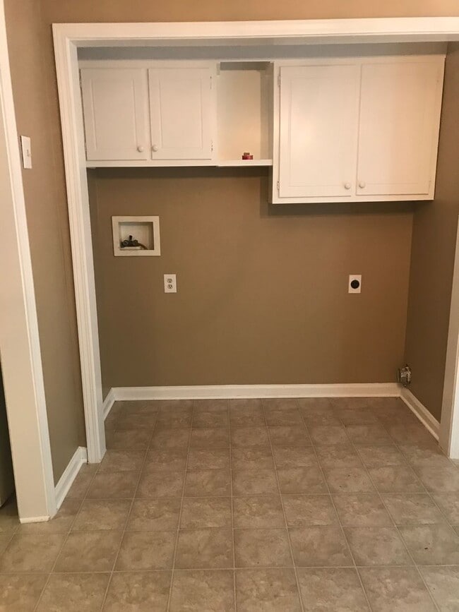 Photo - Lovely 3 bedroom Towhhome