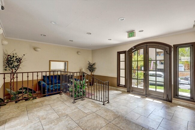 Lobby - 4637 Willis Ave Unit 110