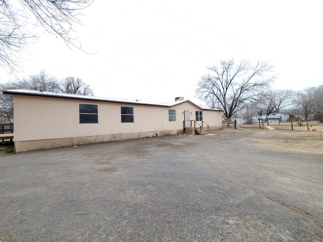 4 Bed, 3 Bath Home Available in Bosque Farms! - 4 Bed, 3 Bath Home Available in Bosque Farms!