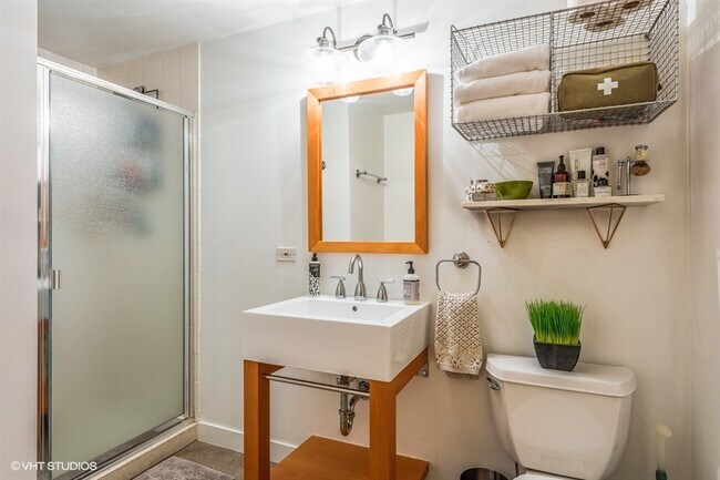 Photo - 949 W Madison St Unit 202