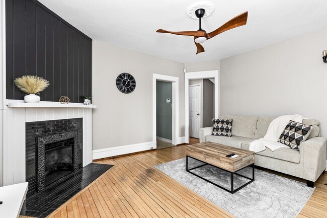 Photo - 209 E 3rd St Unit 209 Lower