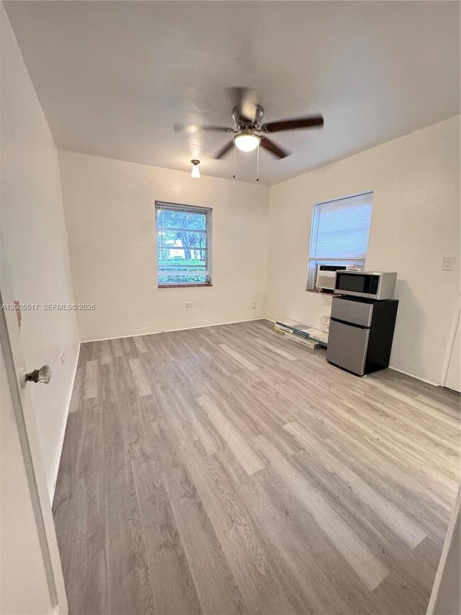 Building Photo - 2652 SW 23rd Ave Unit back