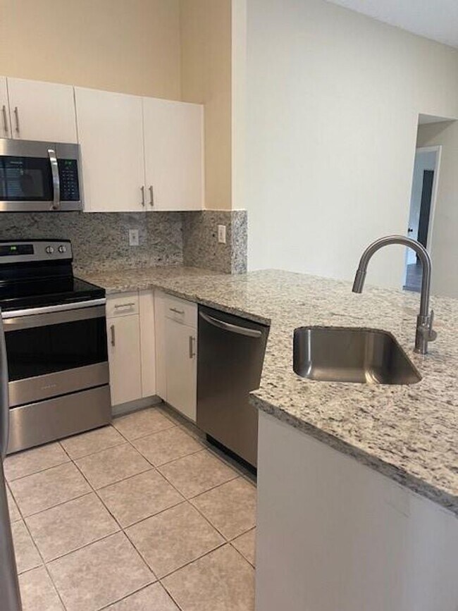 Photo - 824 Savannah Falls Dr House