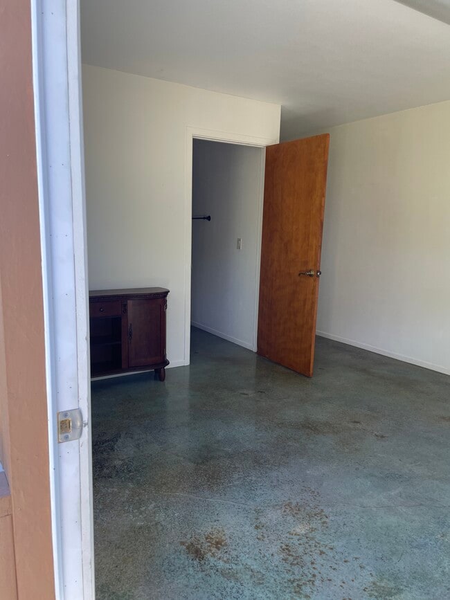 from door to bath and hallway to kitchen and bedroom - 71-1621 Puu Lani Pl Unit CJB Ohana