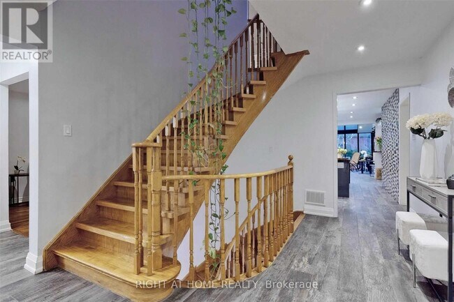 Photo - 43 Topham Crescent