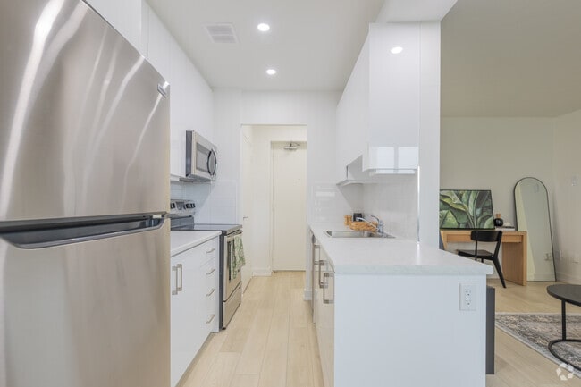 2BR, 1BA - Kitchen - 1170 Fennell