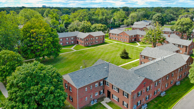 Larchmont Estates - Larchmont Estates Apartments