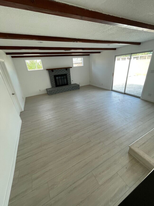 Photo - 10157 Swinton Ave