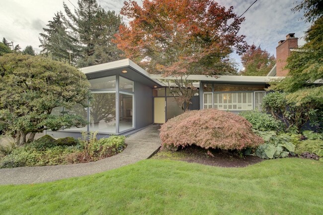 Photo - 4Bd/1.75Ba Seattle House