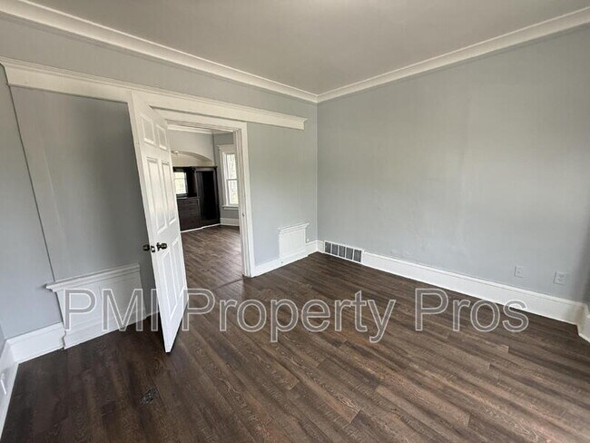 Photo - 2155 N 32nd St