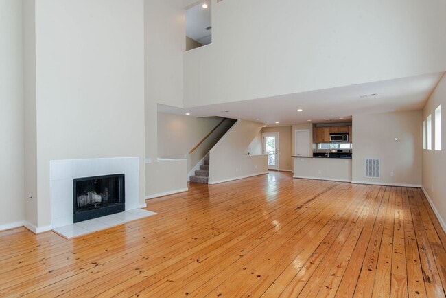 Photo - Stunning Contemporary 3-Story 3/2/2 Townho...