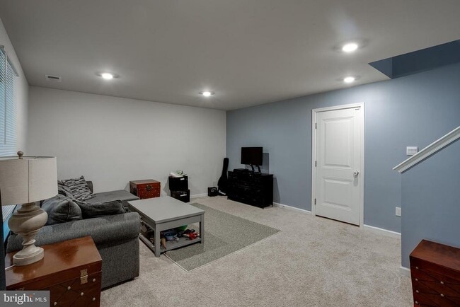 Photo - 104 Levis Dr