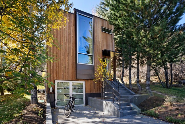 Photo - 315 W Hyman Ave