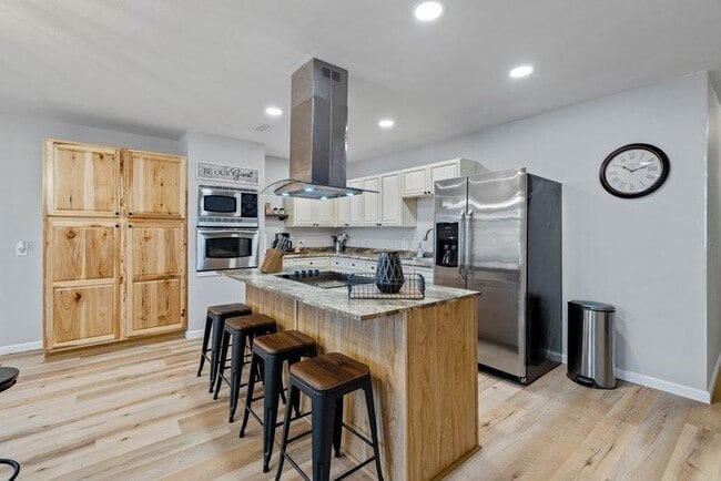 Photo - 308 E Broadway St