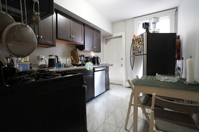 Photo - 81 Empire St Unidad 4 HT HW INCL