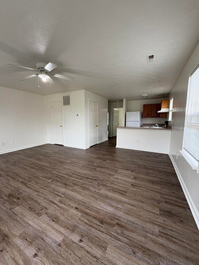 Photo - 2016 Cornerstone Dr Unit 2
