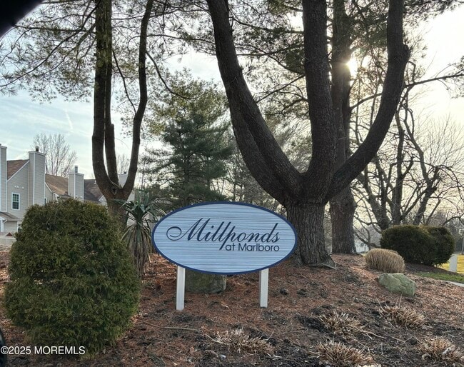 Photo - 481 Hawthorne Pl