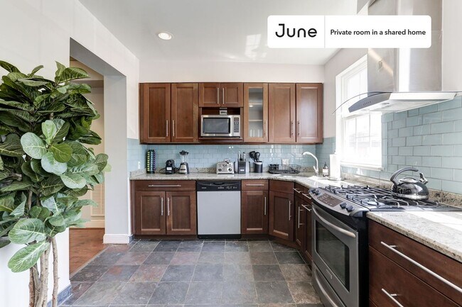 Room in Shared 5 bed/3.5 bath home in Capitol Hill