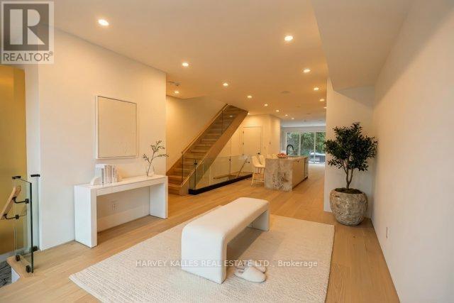 Photo - 2970A Bayview Ave