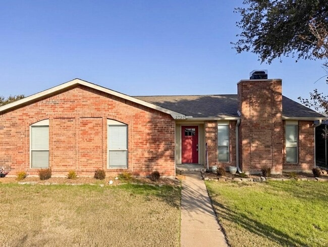 Building Photo - 2733 E Wentwood Dr