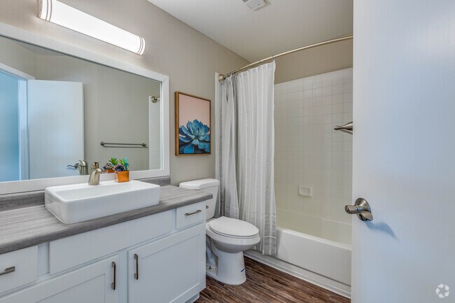 2 BR, 2 BA - 1,000 SF