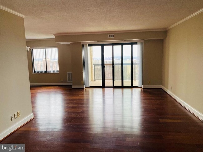 Photo - 205 Yoakum Pkwy Unit 1709