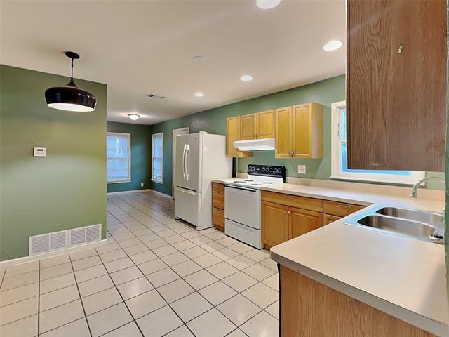 Photo - 412 Harrison Ln