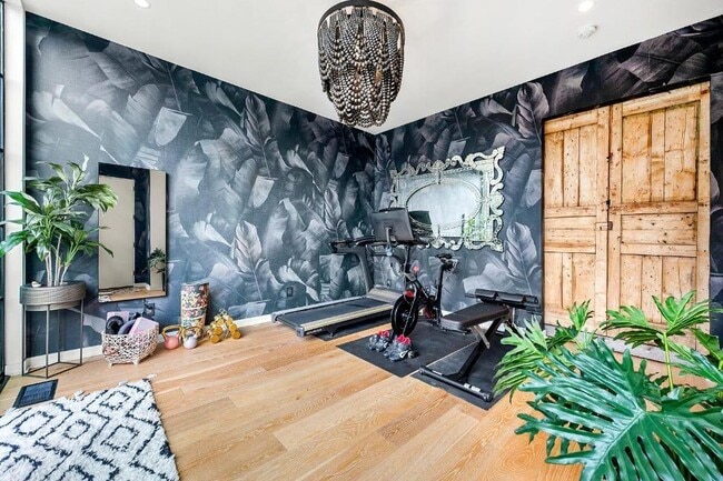 Photo - 1008 Albion Ave NE